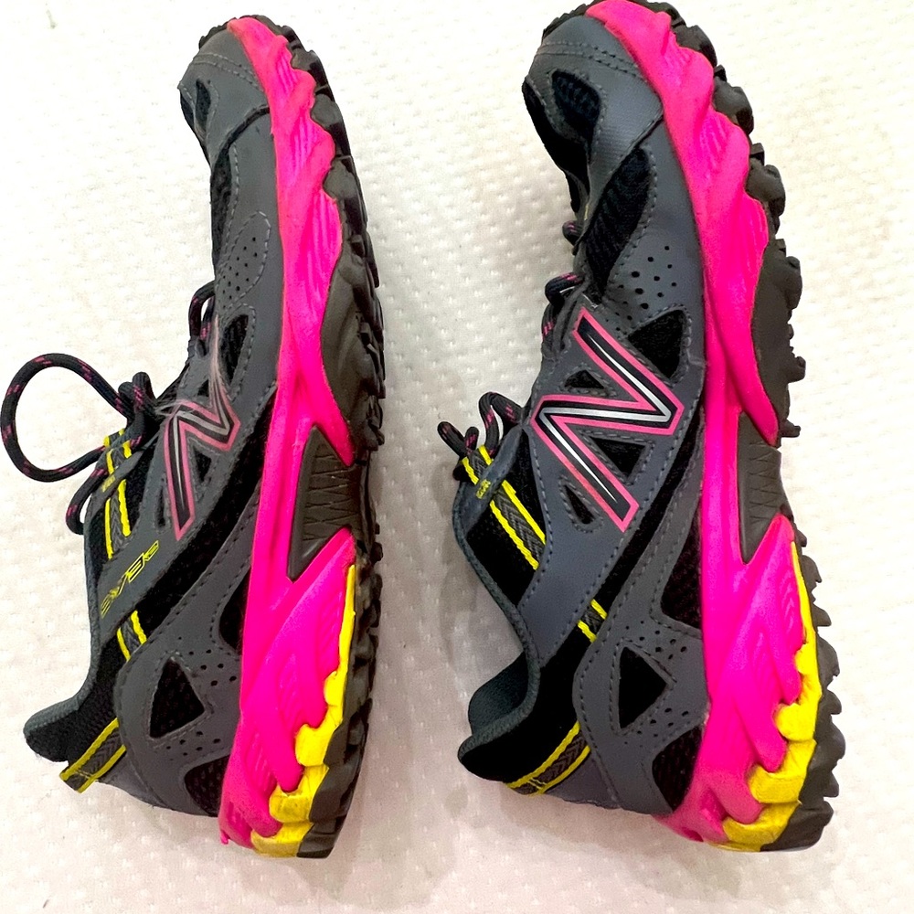 New Balance 573 trail running shoes wide width